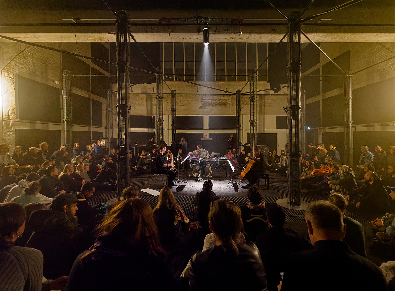 Aleksandra Słyż performing with Judith Hamann and Gerard Lebik at the »Spatial Live« event in Monom within CTM 2023.
