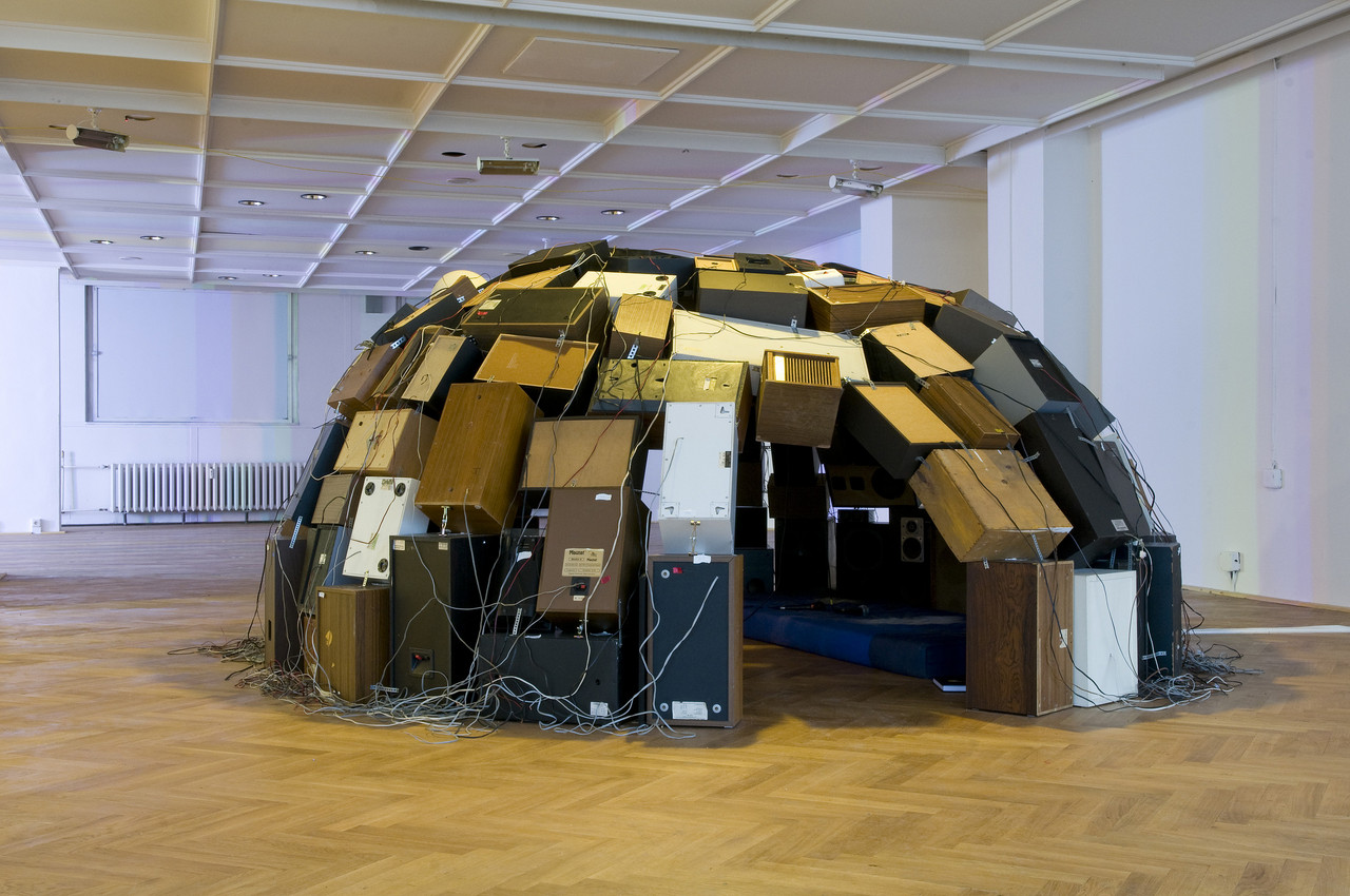 Installation »SQUEEEEQUE« by Alexis O'Hara within the exhibition »Esemplasticism«, CTM 2010, SPA