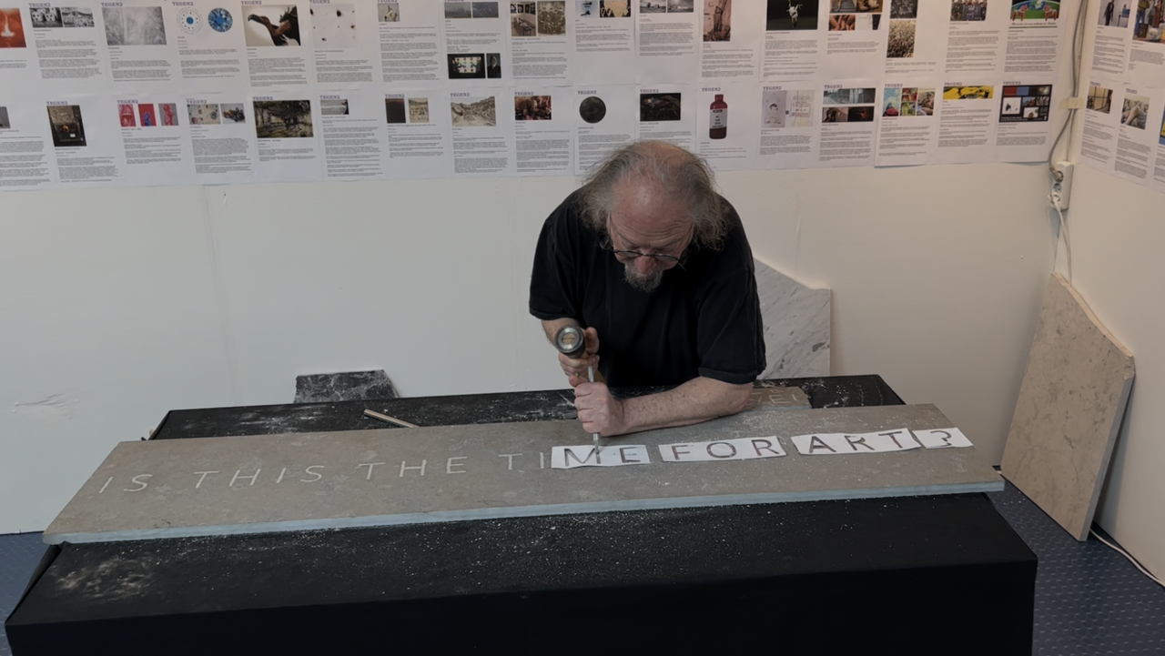 Dror Feiler engraving the words »Is this the Time to Make Art« into stone