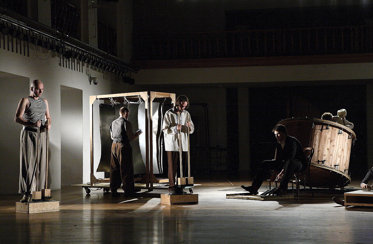 The Music Laboratory performs »Steam Train« on noise instruments devised by Vladimir Popov for a staging of Anna Karenina in Moscow