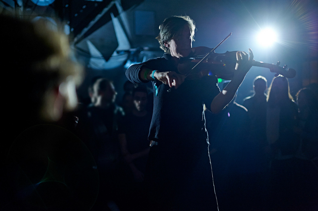 Julia Eckhardt performs »Green Piece«, CTM 2014, Berghain