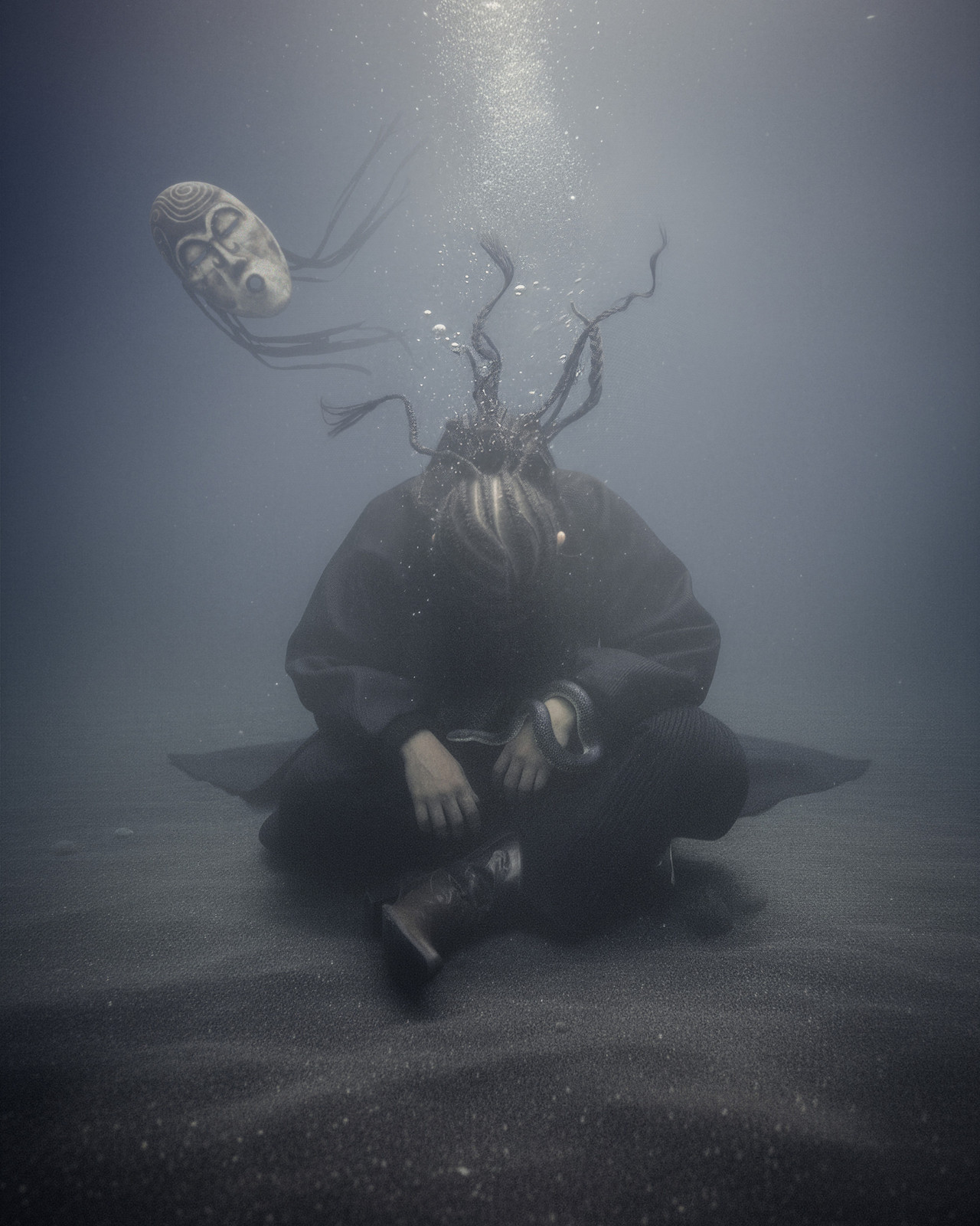 Nurtole under water