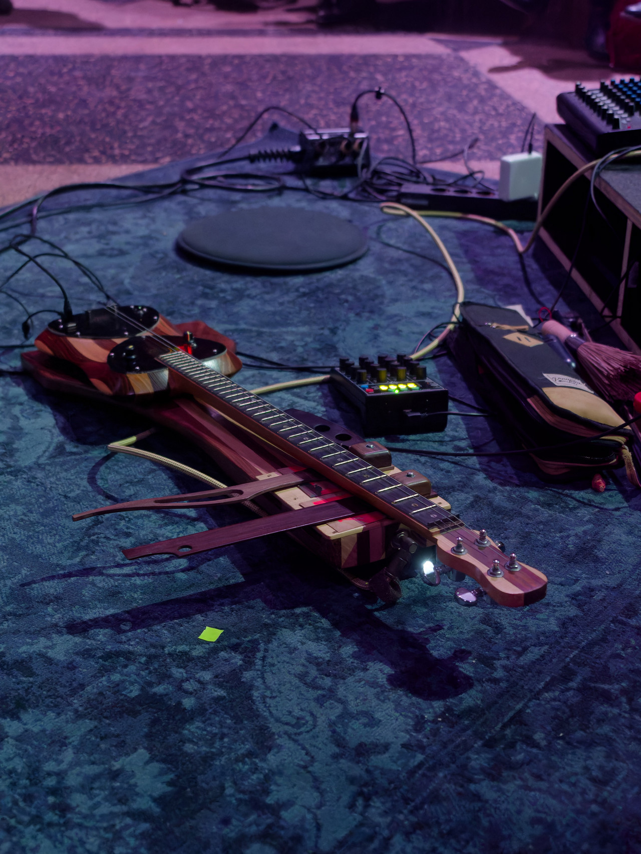 Eldar Tagi's instrument for performance with Saadet Türköz in silent green Betonhalle for CTM 2025