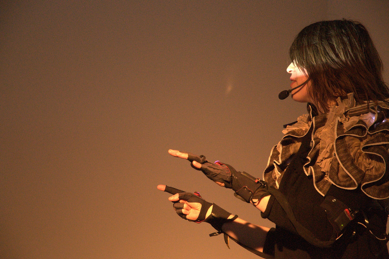 Imogen Heap presents her musical gloves project at CTM's MusicMakers Hacklab